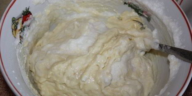 маффины с яблоком и изюмом с медово-ореховой глазурью