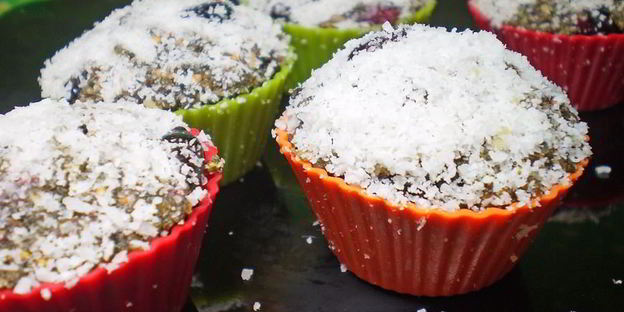 ореховые маффины с ягодами