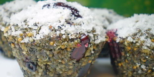 ореховые маффины с ягодами