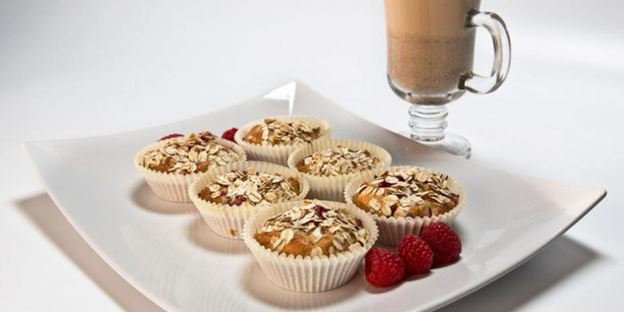 овсяные маффины с малиной