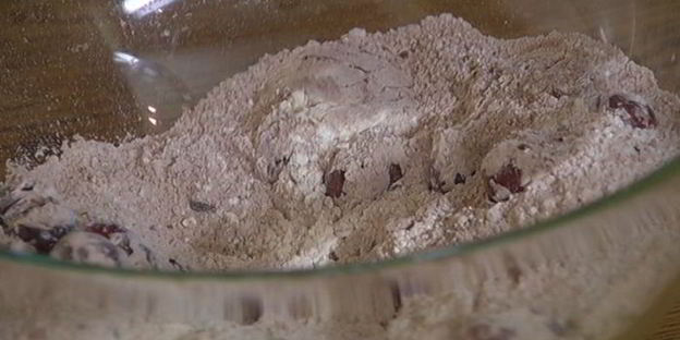 шоколадные маффины с черешней