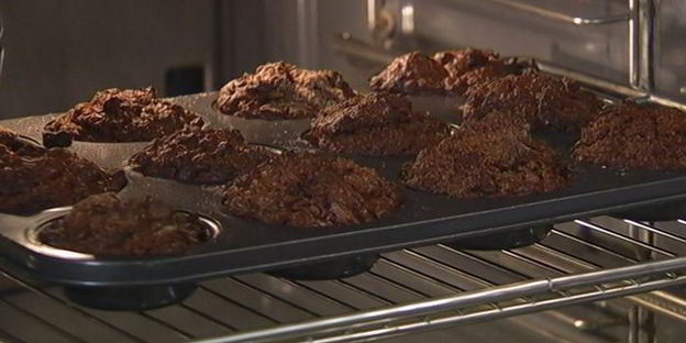 шоколадные маффины с черешней