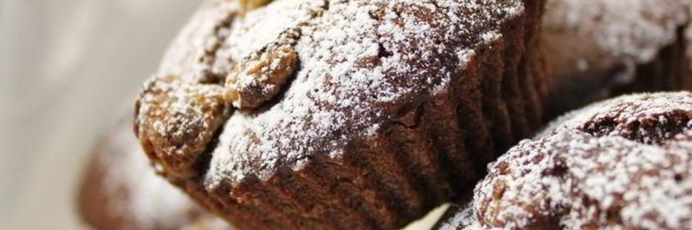 Шоколадные маффины с халвой