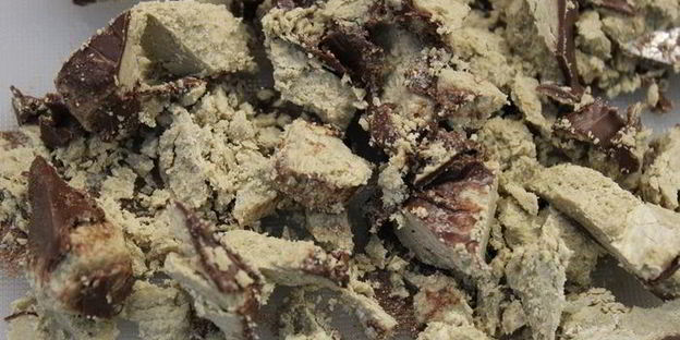 шоколадные маффины с халвой