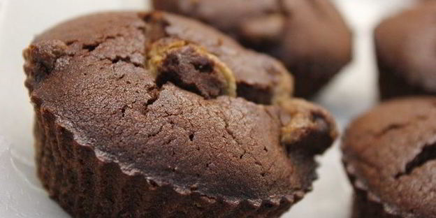 шоколадные маффины с халвой