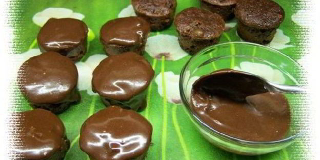 шоколадные маффины с орехами и клюквой