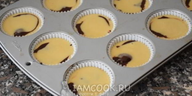 ванильно-шоколадные маффины с черешней