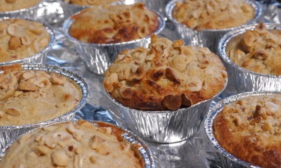 Рецепт яблочных маффинов на кефире с орехами и отрубями