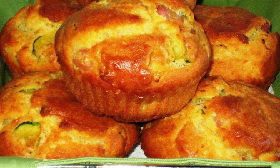 Рецепт закусочных маффинов с беконом и цукини