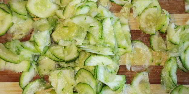 закусочные маффины с беконом и цукини