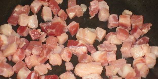 закусочные маффины с беконом и цукини