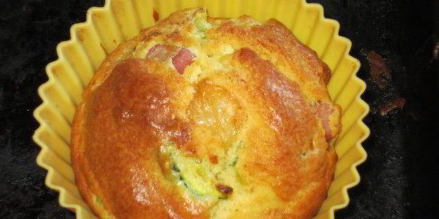 закусочные маффины с беконом и цукини
