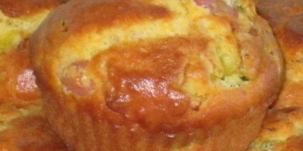 закусочные маффины с беконом и цукини