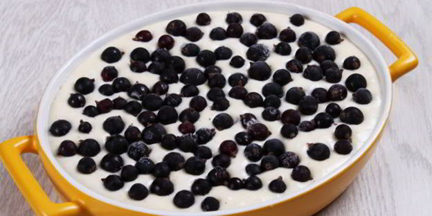 манник с черной смородиной