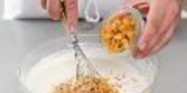 манник с изюмом и орехами в мультиварке