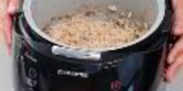 манник с изюмом и орехами в мультиварке