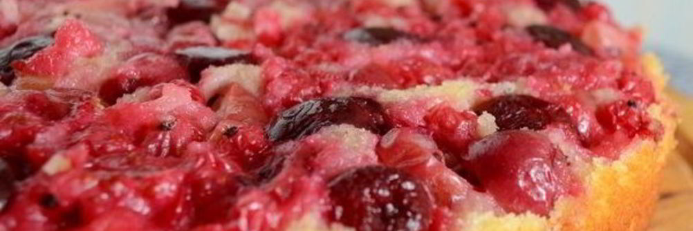 Манник с вишней и смородиной