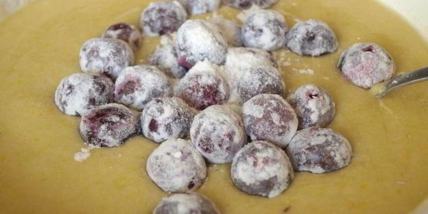 манник с вишнями