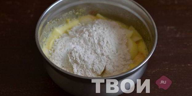 манник с яблоками