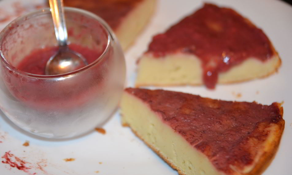 Рецепт манника с земляничным соусом