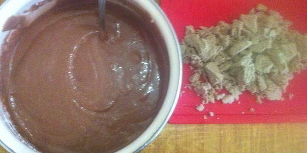 манник шоколадный с халвой