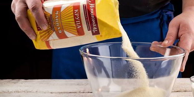 нежный манник с яблоками