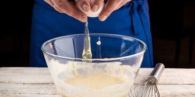 нежный манник с яблоками