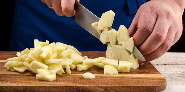 нежный манник с яблоками