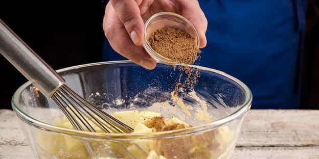 нежный манник с яблоками