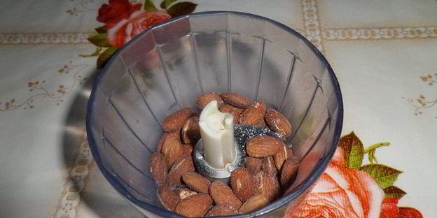 постный шоколадный манник с миндалем