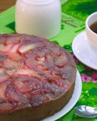 Шоколадный манник с карамельными яблоками