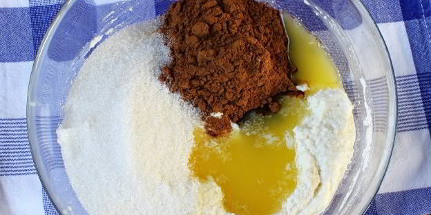 шоколадный манник с вишней