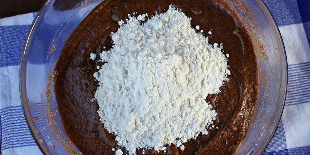 шоколадный манник с вишней