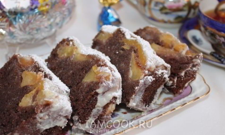 Рецепт шоколадного манника с яблоками