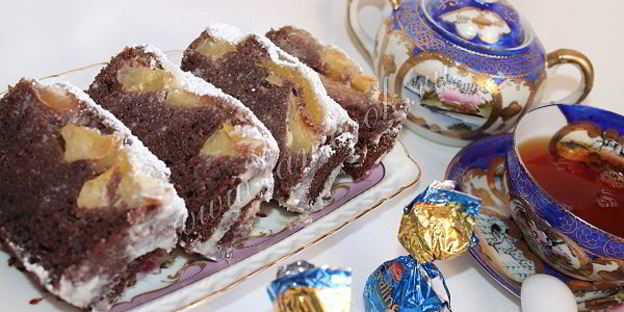 шоколадный манник с яблоками