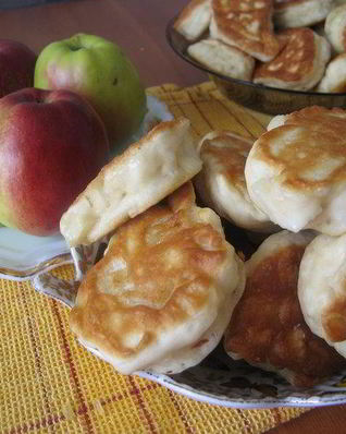 Бабушкины оладьи с мясом и яблоками
