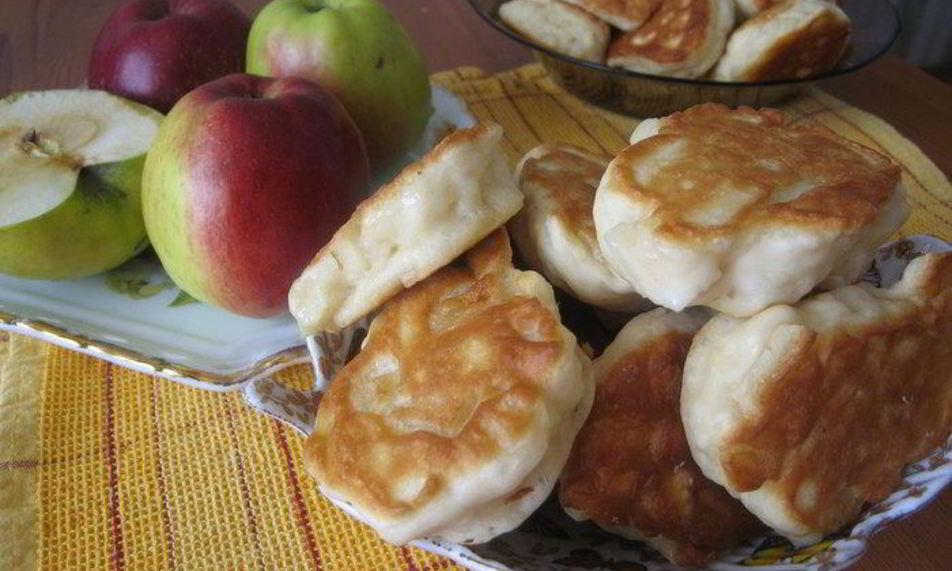 Рецепт бабушкиных оладий с мясом и яблоками