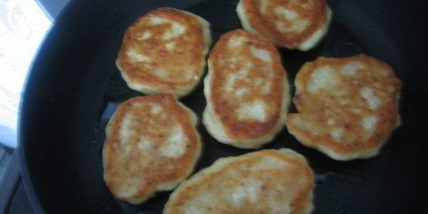 бабушкины оладьи с мясом и яблоками