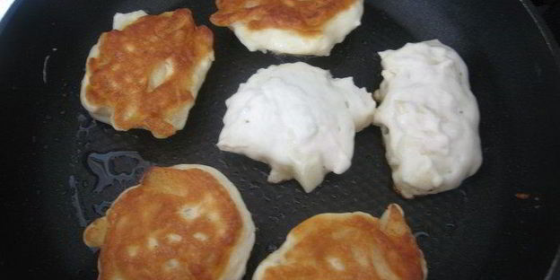 бабушкины оладьи с мясом и яблоками