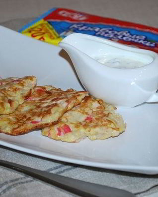 Диетические оладьи с крабовыми палочками