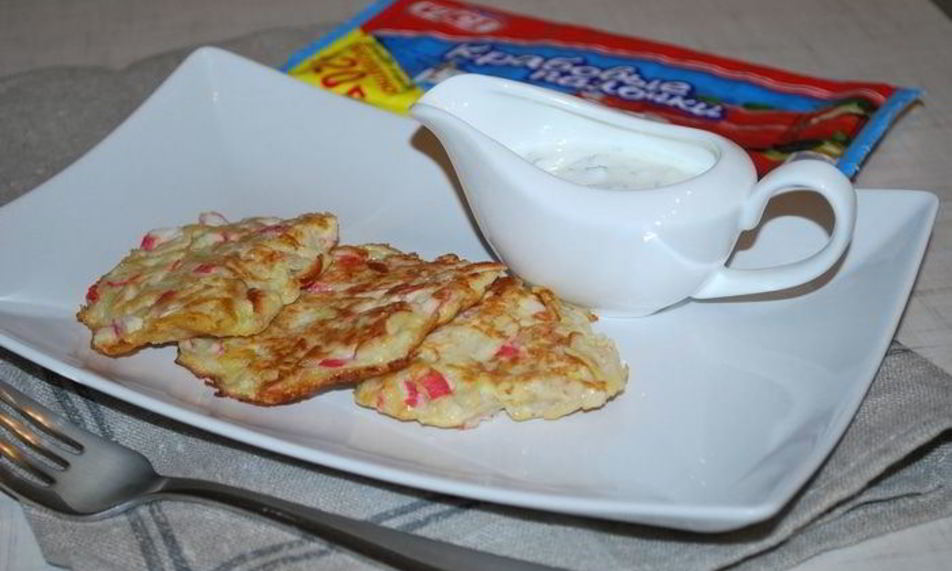 Рецепт диетических оладий с крабовыми палочками