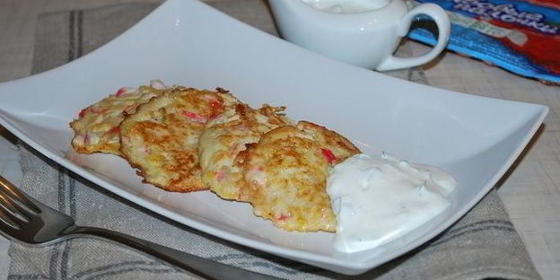 диетические оладьи с крабовыми палочками