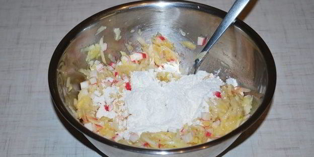 диетические оладьи с крабовыми палочками