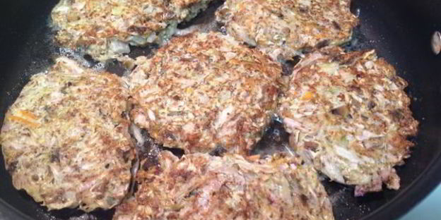 капустно-грибные оладьи с отрубями