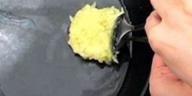 картофельные оладьи с лососем