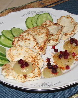 Курино-овощные оладьи с яблочным соусом