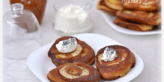 медовые оладьи с яблоком