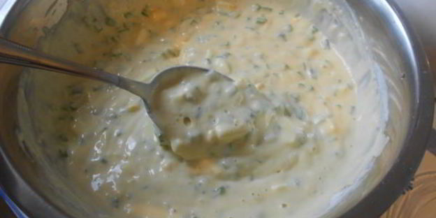 оладушки с яйцом и зеленым луком