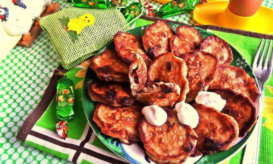 Рецепт оладий банановых с конфетами