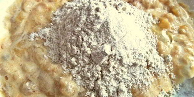 оладьи банановые с конфетами